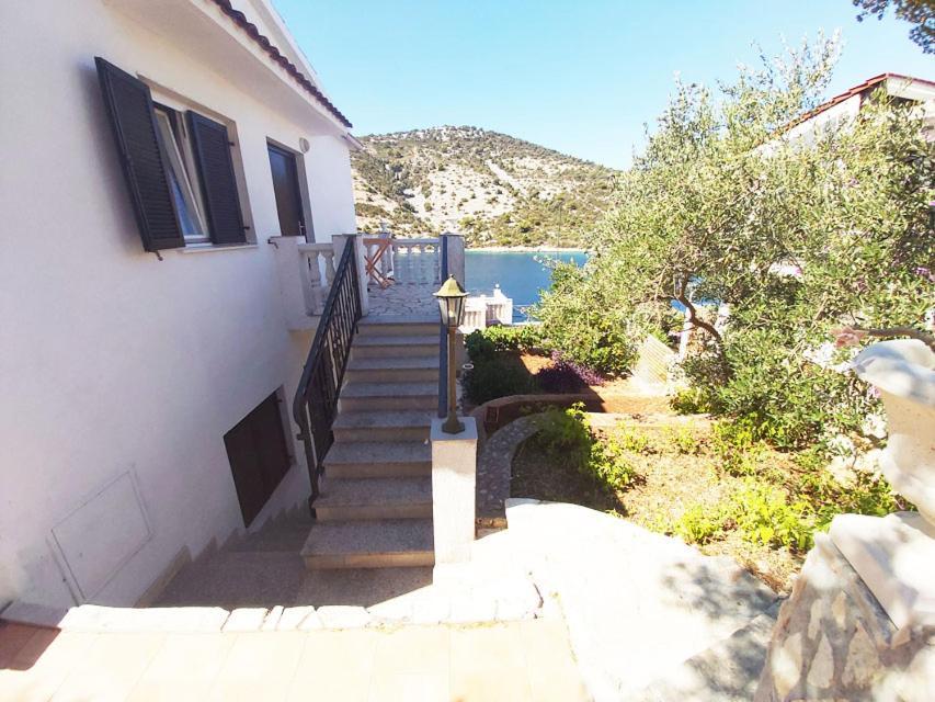 Apartments Carmen Vinišće מראה חיצוני תמונה