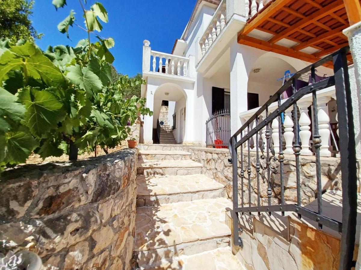 Apartments Carmen Vinišće מראה חיצוני תמונה