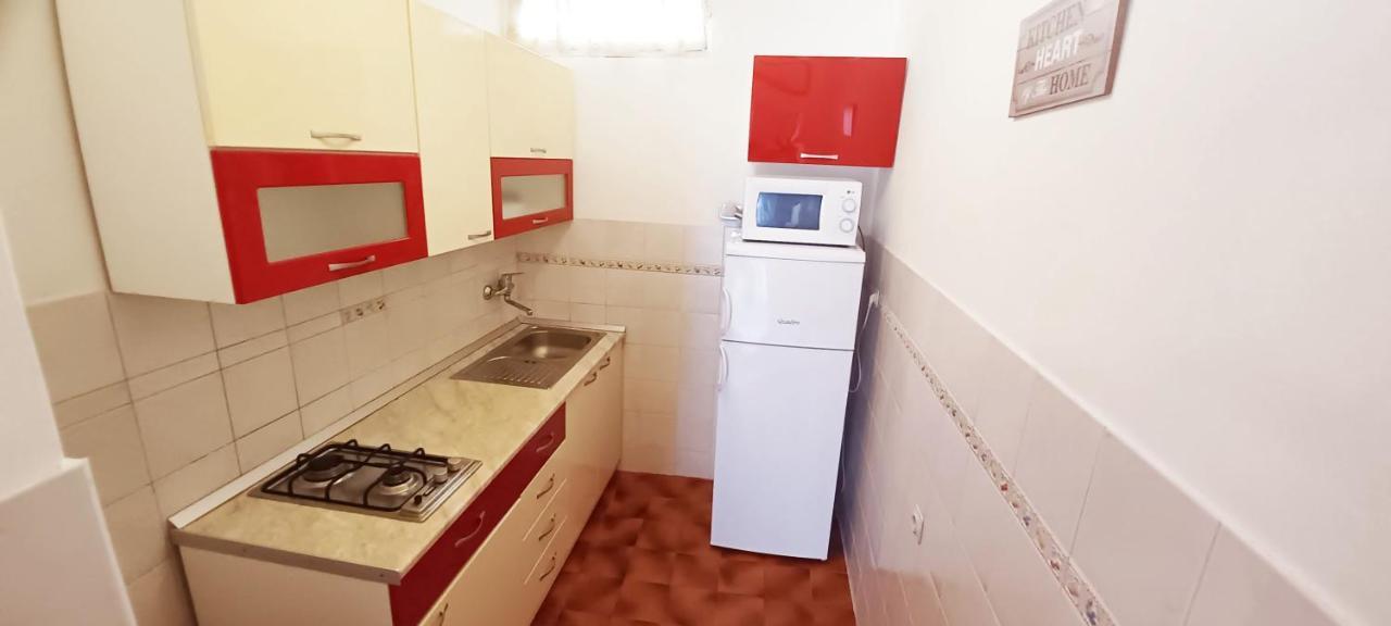 Apartments Carmen Vinišće מראה חיצוני תמונה