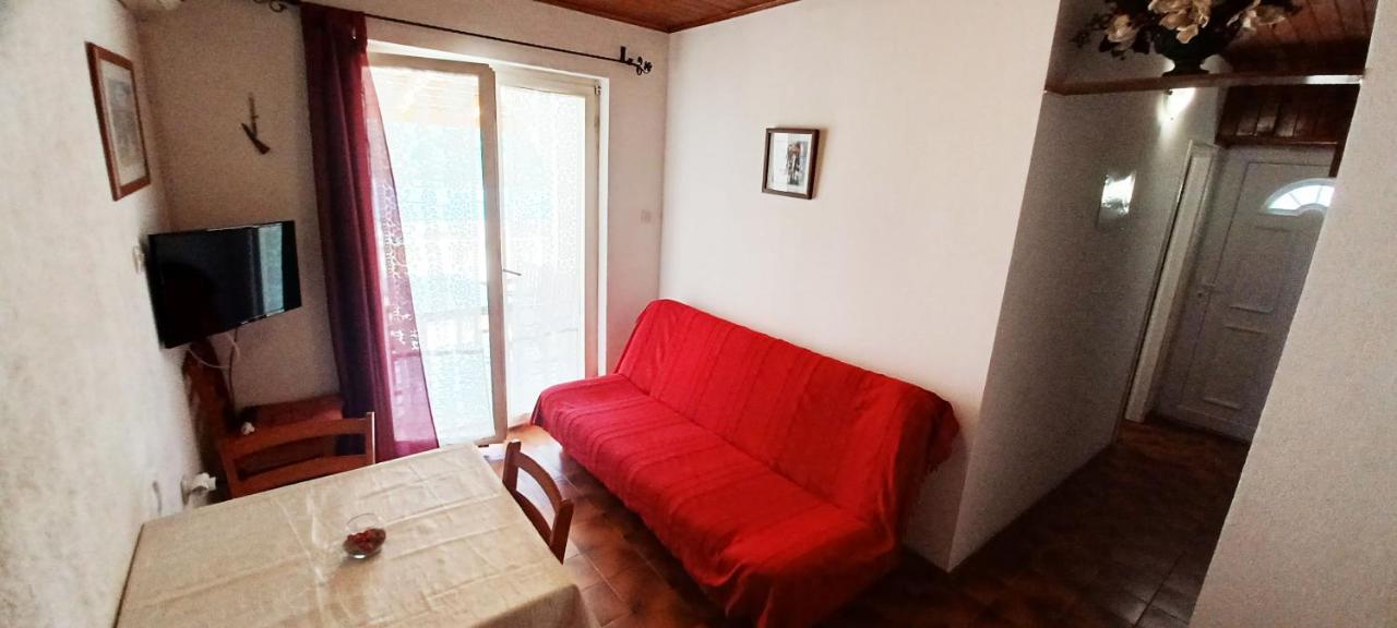 Apartments Carmen Vinišće מראה חיצוני תמונה