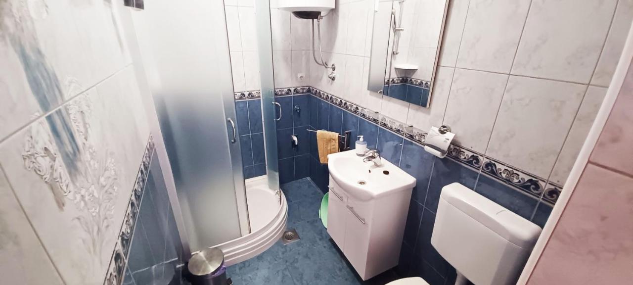 Apartments Carmen Vinišće מראה חיצוני תמונה