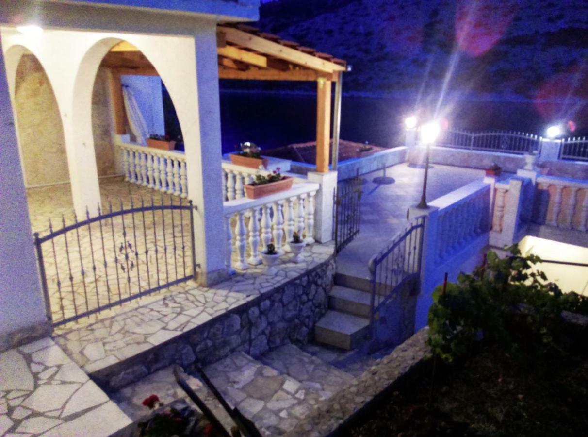 Apartments Carmen Vinišće מראה חיצוני תמונה
