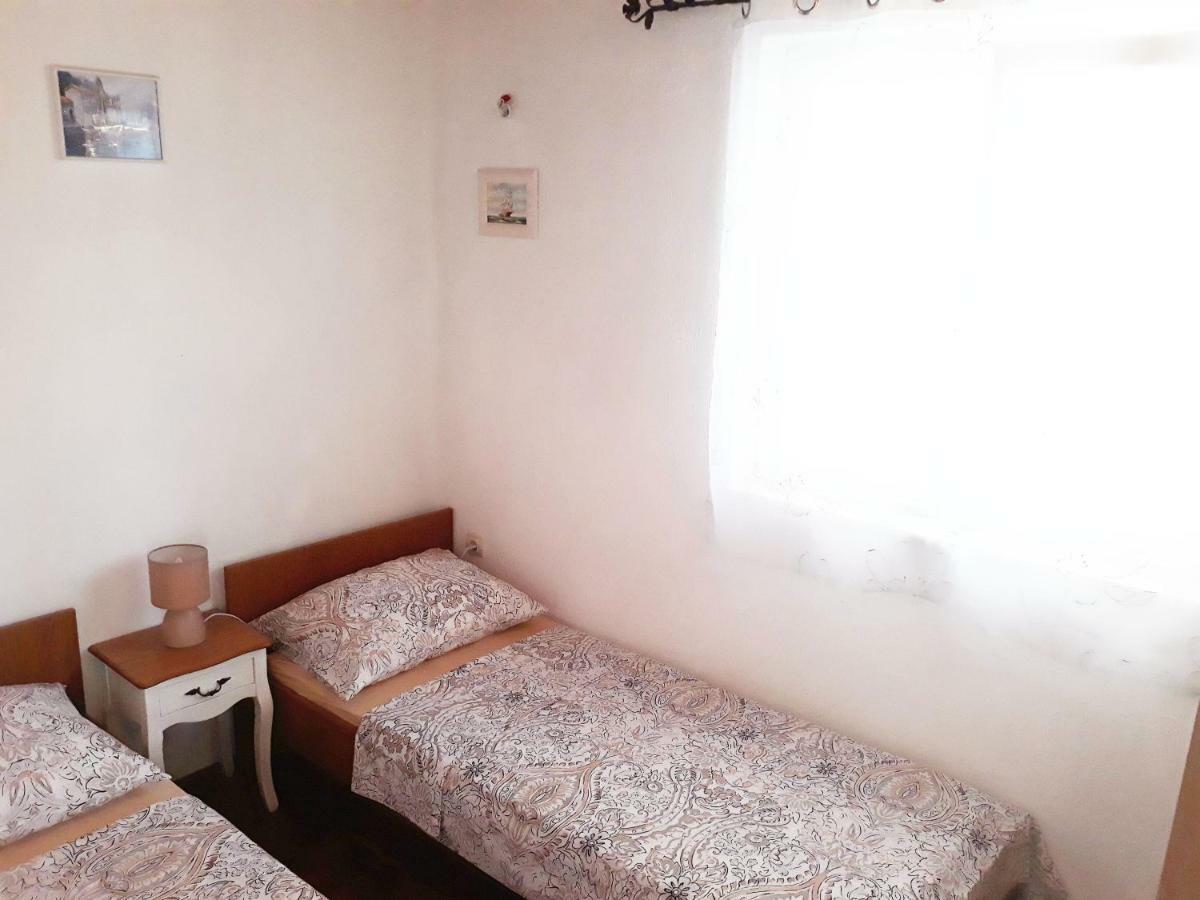 Apartments Carmen Vinišće מראה חיצוני תמונה