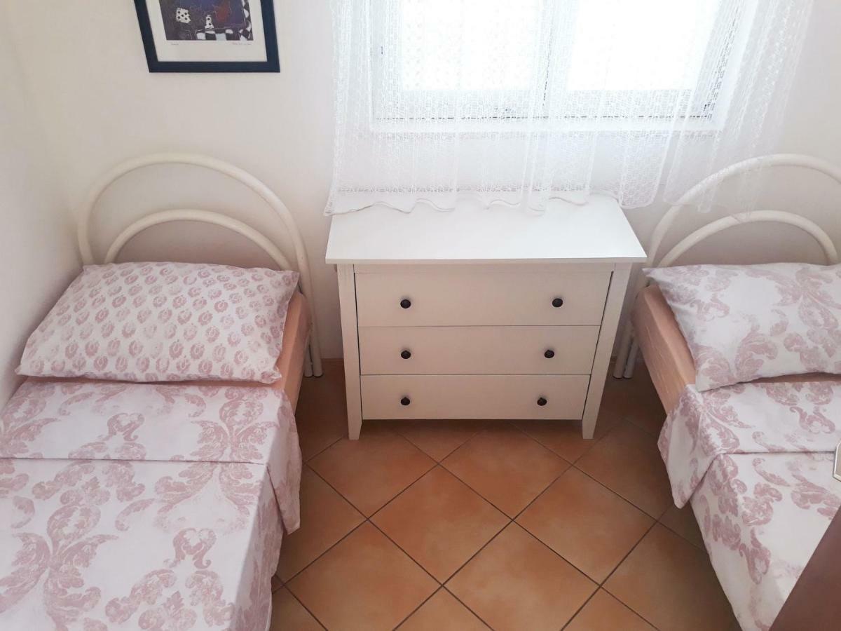 Apartments Carmen Vinišće מראה חיצוני תמונה